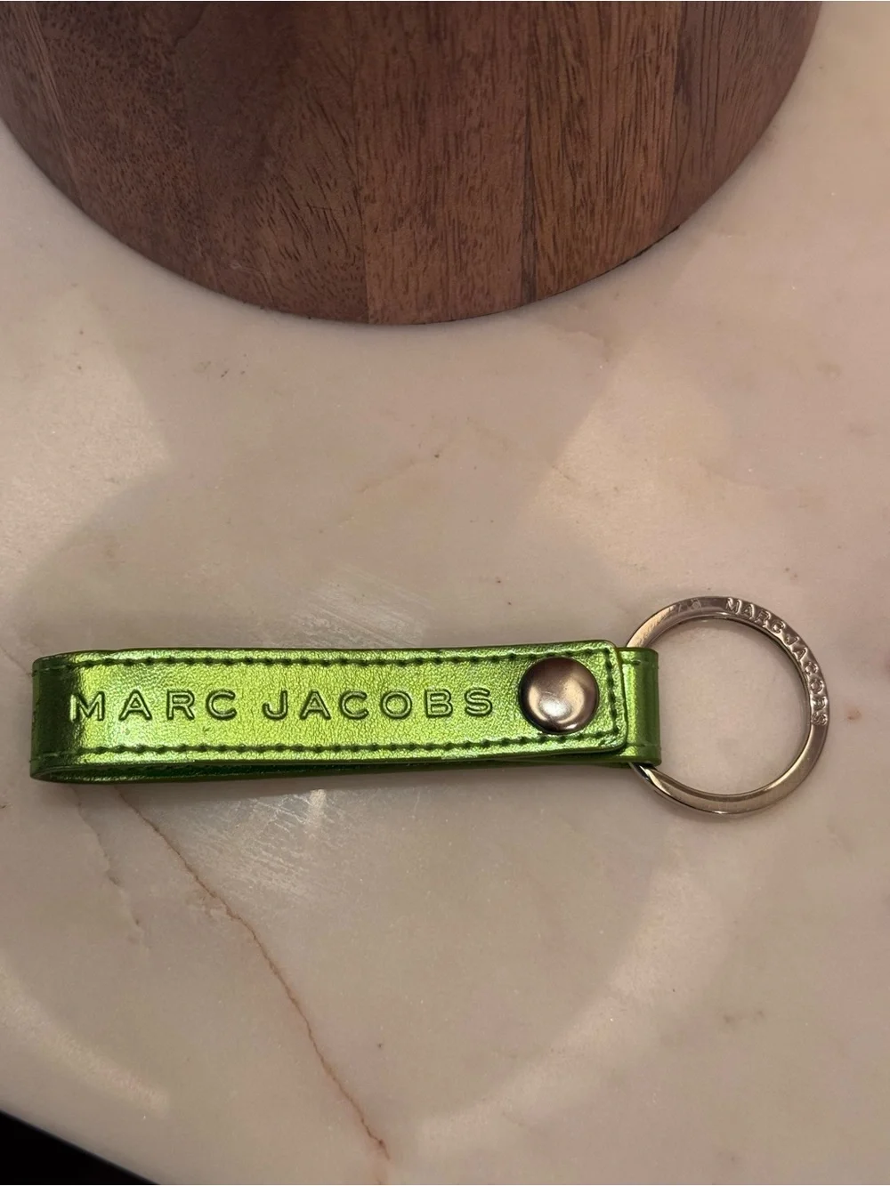 Marc Jacobs Metallic Green Leather Strap Key Ring - Picture 2 of 5